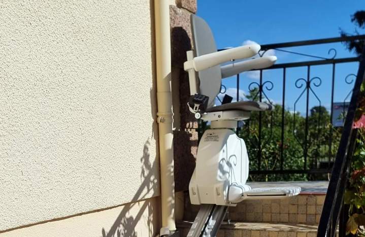 Pose de monte-escalier pour PMR Le Mans
