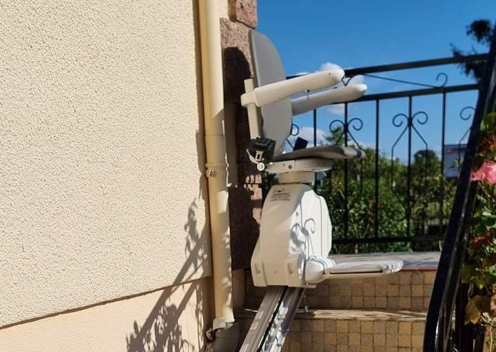 Installation de monte-escaliers Otolift adaptés à vos besoins