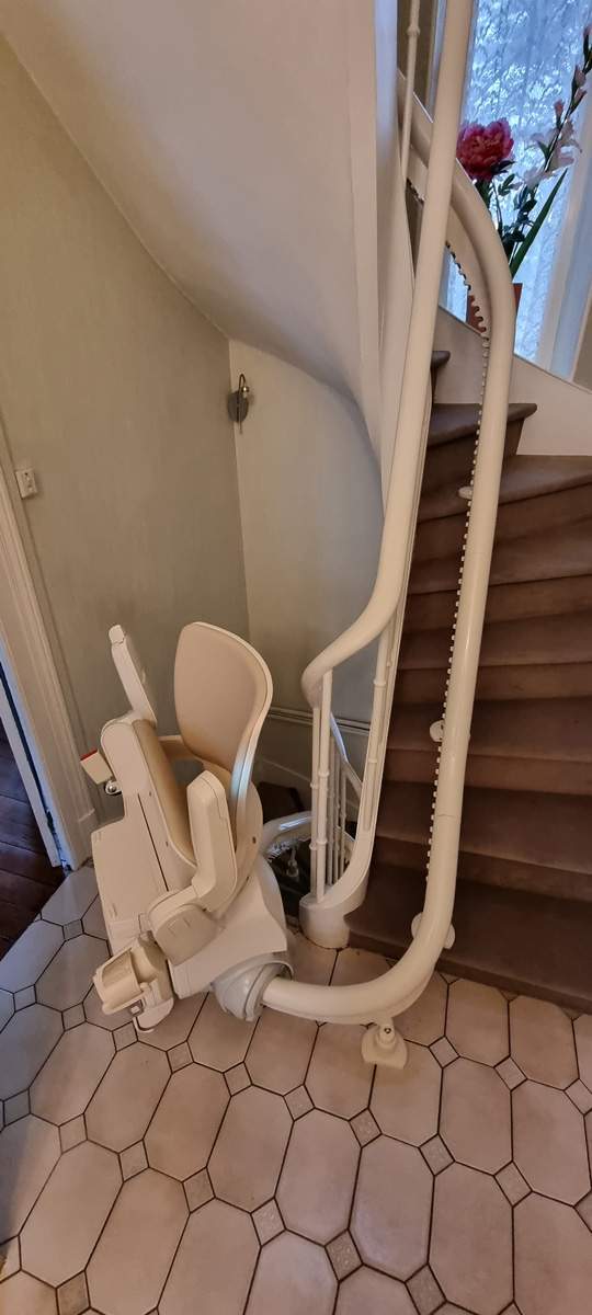 Pose Monte-escalier tournant Le Mans