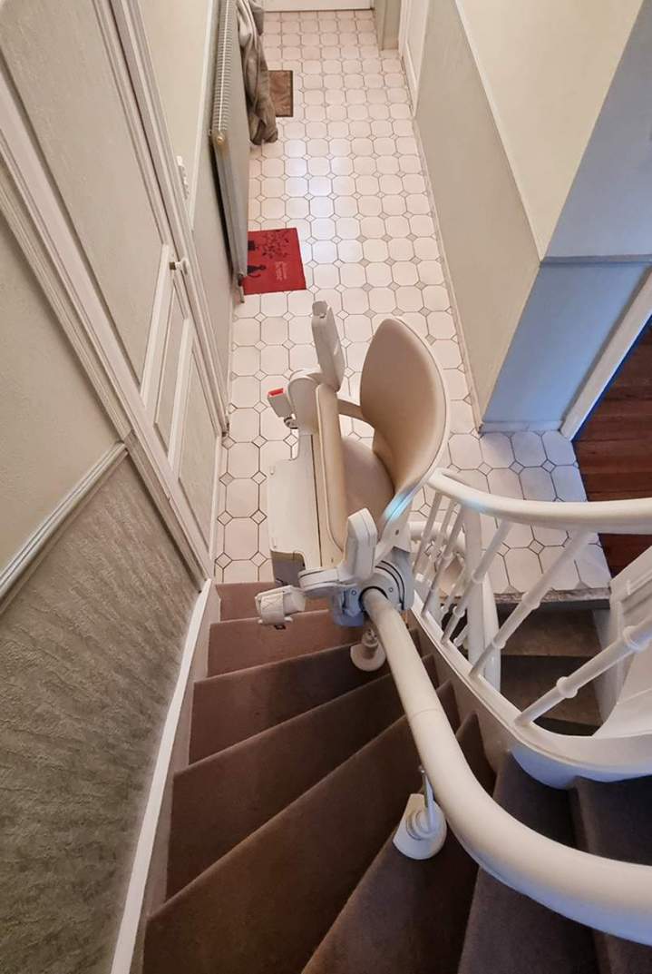 Installation d'une plateforme monte-escalier Otolift Le Mans