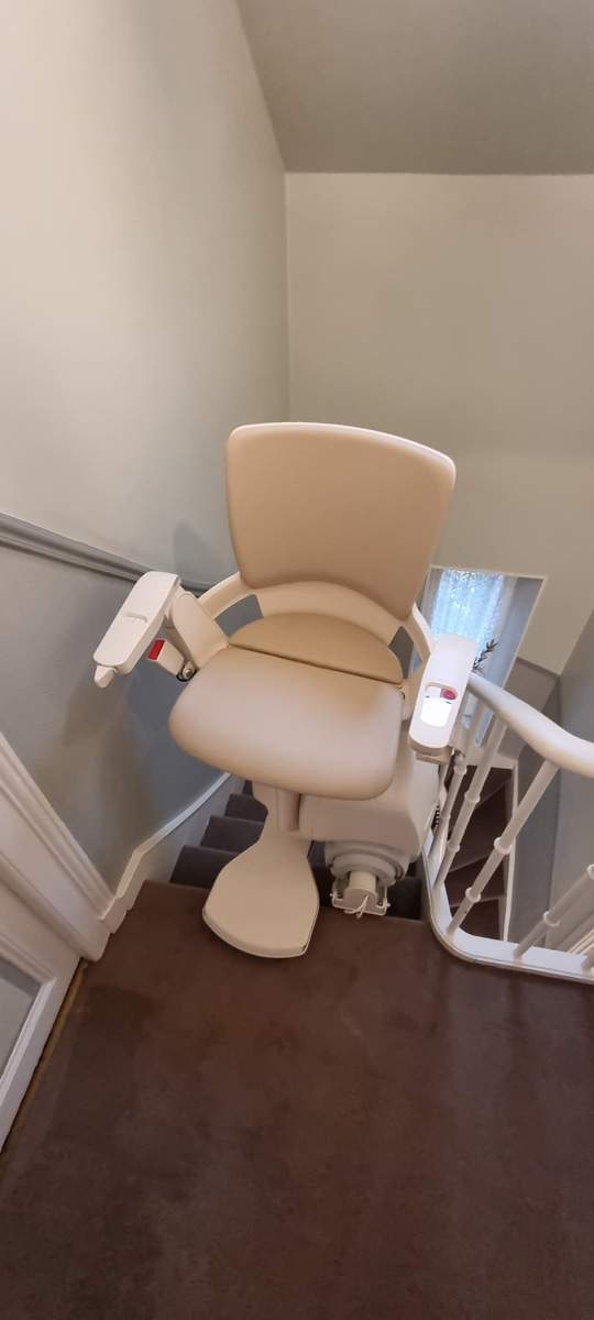 Ascenseur d'escalier Le Mans